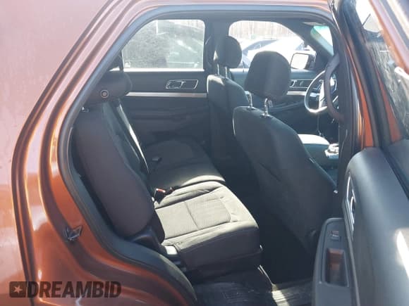 ✅ 2017 Ford Explorer XLT • VIN: 1FM5K8DH3HGA14987 • Lot: 41792458. Wystawiony na IAAI z przebiegiem 119 259 mil. Bezpłatny archiwum sprzedaży aukcyjnych z USA i szczegółowy raport historii pojazdu na DreamBid. Zdjęcie 8.