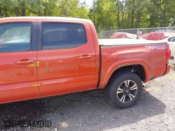 ✅ 2016 Toyota Tacoma SR • VIN: 5TFCZ5AN7GX015395 • Лот: 43009464. Опубликован ранее на IAAI с пробегом 38 087 миль. Бесплатный доступ к архиву аукционных продаж из США и подробный отчёт об истории автомобиля на DreamBid. Изображение 6.