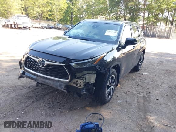 ✅ 2022 Toyota Highlander Hybrid XLE • VIN: 5TDGBRCH3NS561716 • Lot: 43162841. Listed on IAAI with 234,602 mi. Free auction sales archive from the USA and detailed vehicle history report at DreamBid. Image 17.