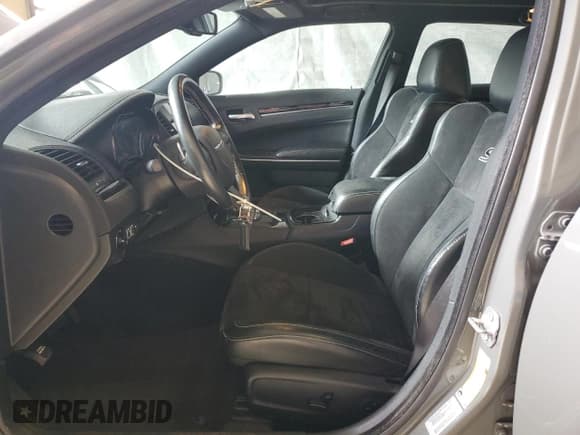 ✅ 2017 Chrysler 300 S • VIN: 2C3CCABG1HH557967 • Lot: 89486885. Listed on Copart with 73,660 mi. Free auction sales archive from the USA and detailed vehicle history report at DreamBid. Image 7.