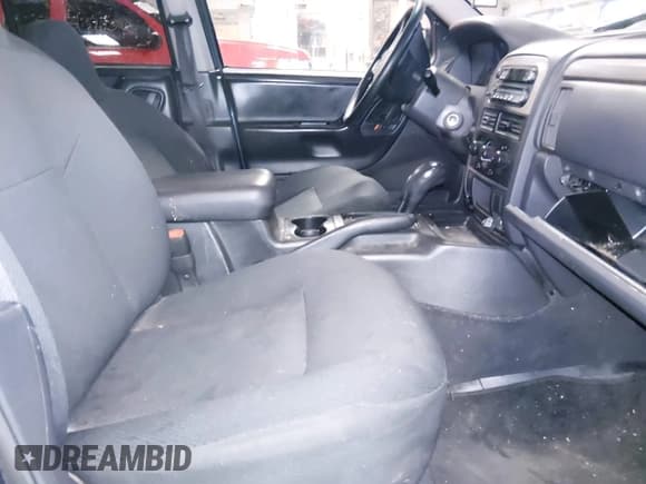 ✅ 2004 Jeep Grand Cherokee Laredo • VIN: 1J4GW48S64C428423 • Lot: 43682900. Listed on IAAI with 242,265 mi. Free auction sales archive from the USA and detailed vehicle history report at DreamBid. Image 5.