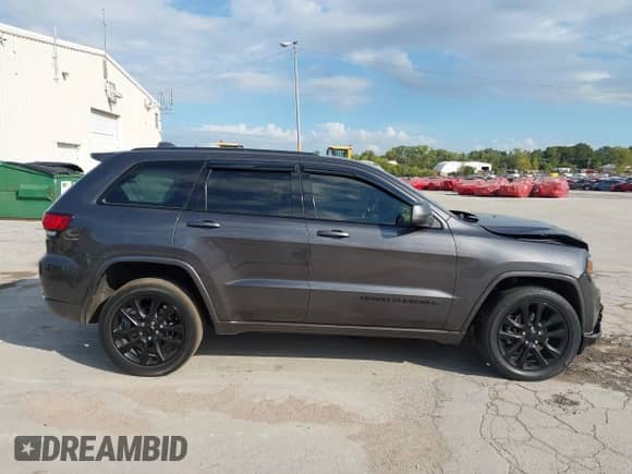 2018 Jeep Grand Cherokee Altitude z VIN 1C4RJFAG6JC312892, wystawiony jako IAAI lot #43382592 z przebiegiem 54 779 mil mil oraz . Historia ofert i sprzedaży dostępna na DreamBid. Obrazek 13.