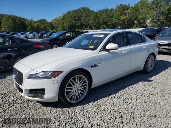 ✅ 2016 Jaguar XF 35t Prestige • VIN: SAJBK4BV2GCY16320 • Lot: 84399945. Wystawiony na Copart z przebiegiem 70 680 mil. Bezpłatny archiwum sprzedaży aukcyjnych z USA i szczegółowy raport historii pojazdu na DreamBid. Zdjęcie 1.