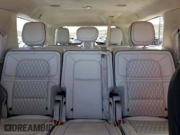 ✅ 2021 Lincoln Navigator Black Label • VIN: 5LMJJ3TT8MEL21004 • Lot: 50705844. Wystawiony na Copart z przebiegiem 46 714 mil. Bezpłatny archiwum sprzedaży aukcyjnych z USA i szczegółowy raport historii pojazdu na DreamBid. Zdjęcie 10.