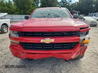 ✅ 2018 Chevrolet Silverado 1500 Custom • VIN: 1GCVKPEC3JZ217082 • Lot: 84786065. Wystawiony na Copart z przebiegiem 128 562 mil. Bezpłatny archiwum sprzedaży aukcyjnych z USA i szczegółowy raport historii pojazdu na DreamBid. Zdjęcie 5.