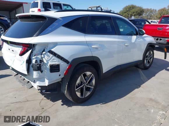 ✅ 2025 Hyundai Tucson SEL • VIN: 5NMJB3DE2SH495004 • Lot: 43651320. Listed on IAAI with 25,130 mi. Free auction sales archive from the USA and detailed vehicle history report at DreamBid. Image 4.