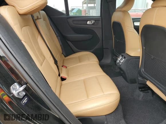 ✅ 2019 Volvo XC40 Momentum • VIN: YV4162UK2K2155020 • Лот: 91381845. Опубликован ранее на Copart с пробегом 55 824 миль. Бесплатный доступ к архиву аукционных продаж из США и подробный отчёт об истории автомобиля на DreamBid. Изображение 11.