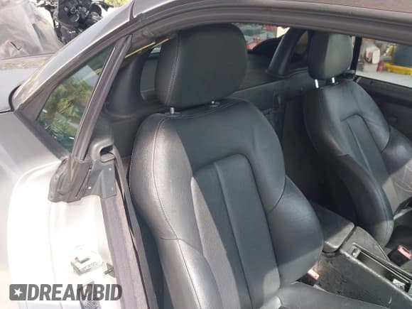 ✅ 2001 Mercedes-Benz SLK 230 Kompressor • VIN: WDBKK49F51F233449 • Lot: 42485779. Listed on IAAI with 137,282 mi. Free auction sales archive from the USA and detailed vehicle history report at DreamBid. Image 8.