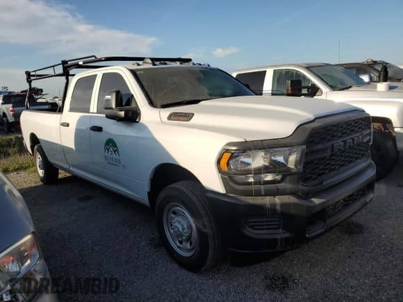 ✅ 2023 Ram 2500 Tradesman • VIN: 3C6UR4HJ6PG609800 • Lot: 74790674. Wystawiony na Copart z przebiegiem 8 111 mil. Bezpłatny archiwum sprzedaży aukcyjnych z USA i szczegółowy raport historii pojazdu na DreamBid. Zdjęcie 4.