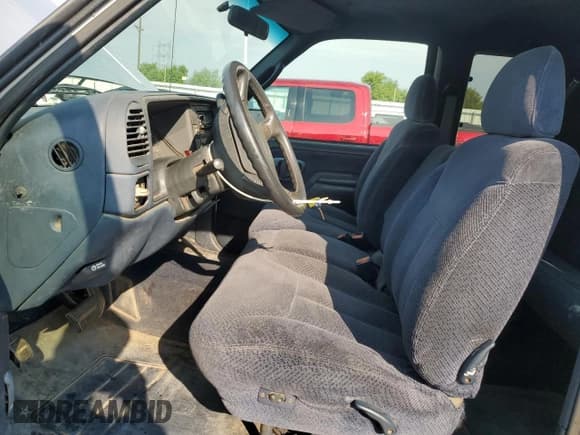 ✅ 1995 Chevrolet Silverado 1500 • VIN: 1GCEC19KXSE123415 • Lot: 67238105. Listed on Copart with 3,314,129 mi. Free auction sales archive from the USA and detailed vehicle history report at DreamBid. Image 7.