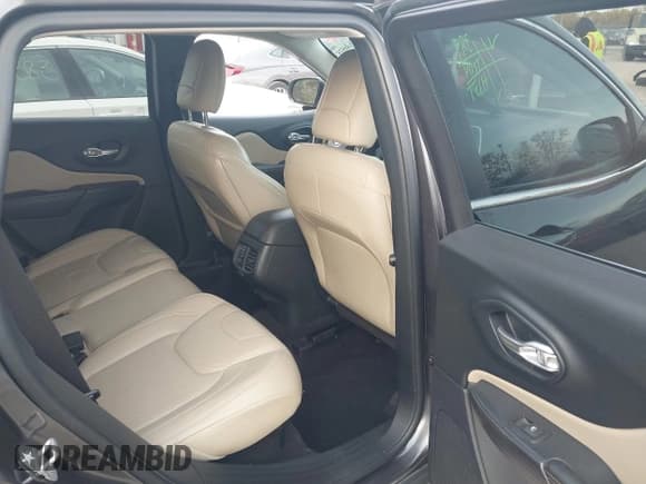 ✅ 2016 Jeep Cherokee Limited • VIN: 1C4PJMDS2GW212761 • Lot: 43636535. Wystawiony na IAAI z przebiegiem 88 007 mil. Bezpłatny archiwum sprzedaży aukcyjnych z USA i szczegółowy raport historii pojazdu na DreamBid. Zdjęcie 8.