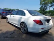 ✅ 2020 Mercedes-Benz E 350 • VIN: WDDZF8EB9LA756820 • Лот: 39661412. Опубликован ранее на IAAI с пробегом 124 468 миль. Бесплатный доступ к архиву аукционных продаж из США и подробный отчёт об истории автомобиля на DreamBid. Изображение 3.