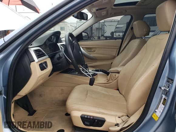 ✅ 2012 BMW 3 Series 328i • VIN: WBA3C1C57CF431340 • Лот: 84484995. Опубликован ранее на Copart с пробегом 70 538 миль. Бесплатный доступ к архиву аукционных продаж из США и подробный отчёт об истории автомобиля на DreamBid. Изображение 7.