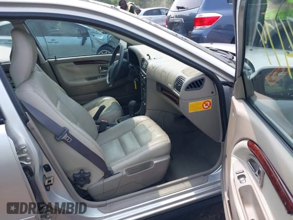 ✅ 2004 Volvo S40 • VIN: YV1VS27584F044600 • Lot: 42417479. Listed on IAAI with 122,417 mi. Free auction sales archive from the USA and detailed vehicle history report at DreamBid. Image 5.