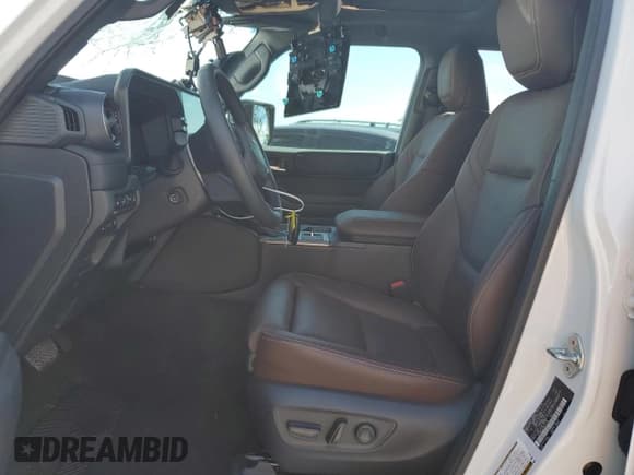 ✅ 2025 Toyota Land Cruiser 1958 Edition • VIN: JTEABFAJ9S5011766 • Lot: 80958305. Wystawiony na Copart z przebiegiem 5 388 mil. Bezpłatny archiwum sprzedaży aukcyjnych z USA i szczegółowy raport historii pojazdu na DreamBid. Zdjęcie 7.