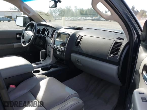 ✅ 2008 Toyota Sequoia Limited • VIN: 5TDBY68A98S014652 • Лот: 42432741. Опубликован ранее на IAAI с пробегом 92 186 миль. Бесплатный доступ к архиву аукционных продаж из США и подробный отчёт об истории автомобиля на DreamBid. Изображение 5.