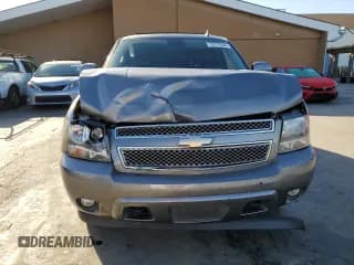 ✅ 2009 Chevrolet Suburban 2LT • VIN: 1GNFK26359J119663 • Lot: 73777444. Wystawiony na Copart z przebiegiem 180 851 mil. Bezpłatny archiwum sprzedaży aukcyjnych z USA i szczegółowy raport historii pojazdu na DreamBid. Zdjęcie 5.