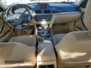 ✅ 2013 BMW 3 Series 328i xDrive • VIN: WBA3B5C58DF597619 • Lot: 95265445. Wystawiony na Copart z przebiegiem 108 398 mil. Bezpłatny archiwum sprzedaży aukcyjnych z USA i szczegółowy raport historii pojazdu na DreamBid. Zdjęcie 8.