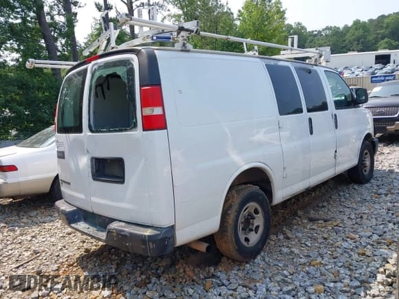 ✅ 2009 Chevrolet Express Cargo • VIN: 1GCGG25C191146374 • Lot: 42362448. Listed on IAAI with 318,817 mi. Free auction sales archive from the USA and detailed vehicle history report at DreamBid. Image 4.