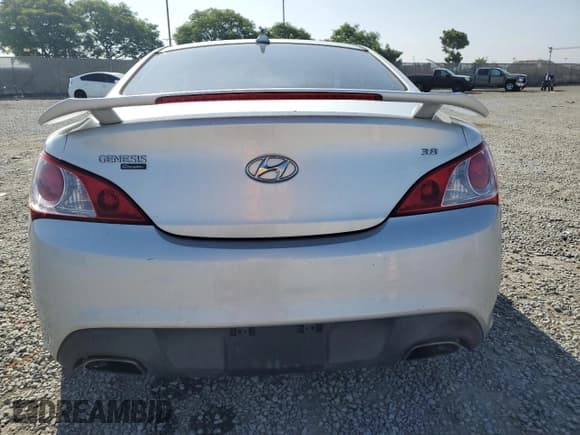 ✅ 2010 Hyundai Genesis Coupe Track • VIN: KMHHU6KH1AU024052 • Lot: 57884055. Listed on Copart with 132,323 mi. Free auction sales archive from the USA and detailed vehicle history report at DreamBid. Image 6.