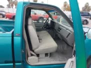 ✅ 1994 GMC Sierra 1500 • VIN: 1GTDC14Z2RZ509443 • Lot: 43851859. Wystawiony na IAAI z przebiegiem 195 975 mil. Bezpłatny archiwum sprzedaży aukcyjnych z USA i szczegółowy raport historii pojazdu na DreamBid. Zdjęcie 5.