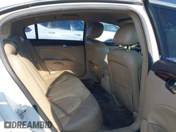 ✅ 2011 Buick Lucerne CXL Premium • VIN: 1G4HJ5EM8BU143908 • Lot: 42724389. Wystawiony na IAAI z przebiegiem 185 128 mil. Bezpłatny archiwum sprzedaży aukcyjnych z USA i szczegółowy raport historii pojazdu na DreamBid. Zdjęcie 8.