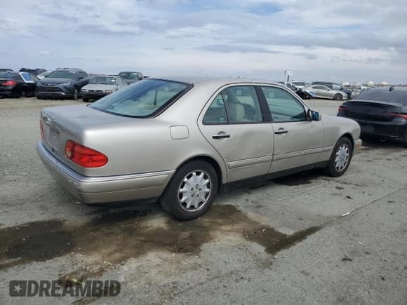 ✅ 1998 Mercedes-Benz E 320 • VIN: WDBJF65F9WA667010 • Lot: 84706445. Listed on Copart with 149,350 mi. Free auction sales archive from the USA and detailed vehicle history report at DreamBid. Image 3.