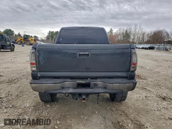 ✅ 2005 Chevrolet Silverado 2500HD LS • VIN: 1GCHK23235F832605 • Lot: 94358855. Wystawiony na Copart z przebiegiem 267 447 mil. Bezpłatny archiwum sprzedaży aukcyjnych z USA i szczegółowy raport historii pojazdu na DreamBid. Zdjęcie 6.