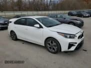 ✅ 2021 Kia Forte LXS • VIN: 3KPF24AD0ME300602 • Lot: 82745945. Wystawiony na Copart z przebiegiem 51 137 mil. Bezpłatny archiwum sprzedaży aukcyjnych z USA i szczegółowy raport historii pojazdu na DreamBid. Zdjęcie 4.