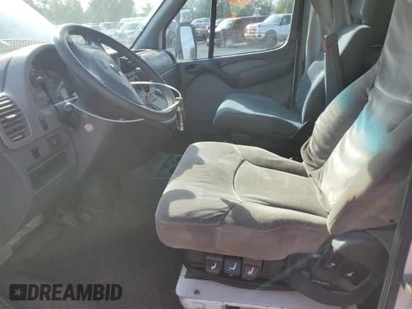 ✅ 2004 Dodge Sprinter • VIN: WD2PD744445634654 • Lot: 75332384. Listed on Copart with 446,647 mi. Free auction sales archive from the USA and detailed vehicle history report at DreamBid. Image 7.
