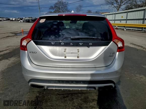 ✅ 2017 Volvo V60 • VIN: YV440MWKXH1035424 • Lot: 94342985. Wystawiony na Copart z przebiegiem 101 003 mil. Bezpłatny archiwum sprzedaży aukcyjnych z USA i szczegółowy raport historii pojazdu na DreamBid. Zdjęcie 6.