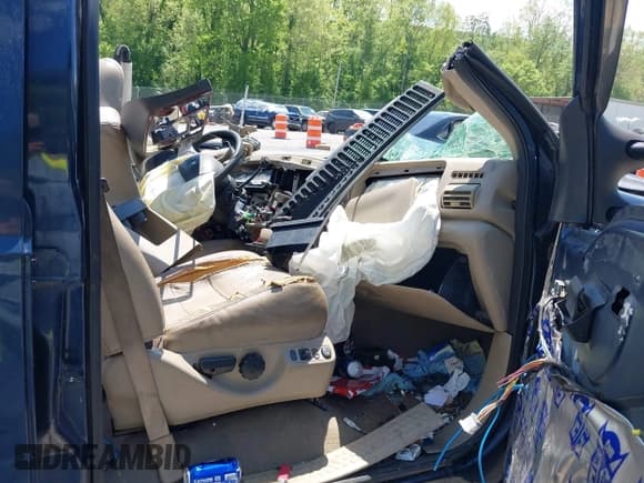 ✅ 2005 Ford F-250 XL • VIN: 1FTSW20P95EA30348 • Lot: 42199677. Listed on IAAI with Not provided. Free auction sales archive from the USA and detailed vehicle history report at DreamBid. Image 5.