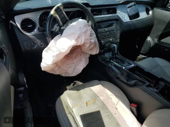 2014 Ford Mustang V6 с VIN 1ZVBP8EM8E5273502, выставлен на аукционе Copart как лот 71125485 с пробегом Не указан миль и Списание • Salvage title. История ставок и продаж доступна на DreamBid. Изображение 8.