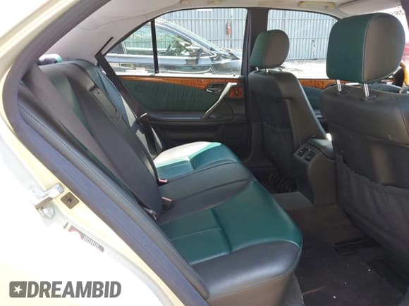 ✅ 2000 Mercedes-Benz E 320 • VIN: WDBJF65J0YB115591 • Лот: 42859932. Опубликован ранее на IAAI с пробегом 132 671 миль. Бесплатный доступ к архиву аукционных продаж из США и подробный отчёт об истории автомобиля на DreamBid. Изображение 8.