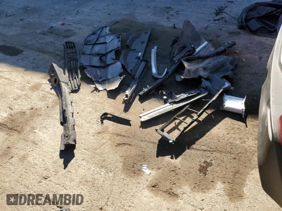 ✅ 2024 Toyota bZ4X XLE • VIN: JTMABACA0RA053717 • Lot: 86874945. Wystawiony na Copart z przebiegiem 8 070 mil. Bezpłatny archiwum sprzedaży aukcyjnych z USA i szczegółowy raport historii pojazdu na DreamBid. Zdjęcie 13.