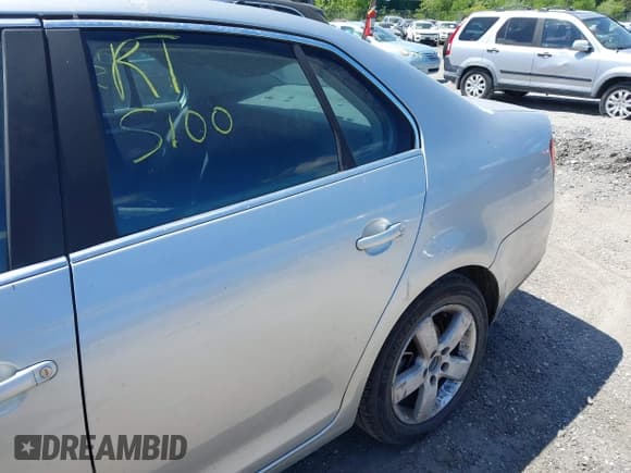 ✅ 2008 Volkswagen Jetta SE • VIN: 3VWRZ71K58M044121 • Lot: 42317882. Wystawiony na IAAI z przebiegiem Nie podano. Bezpłatny archiwum sprzedaży aukcyjnych z USA i szczegółowy raport historii pojazdu na DreamBid. Zdjęcie 6.