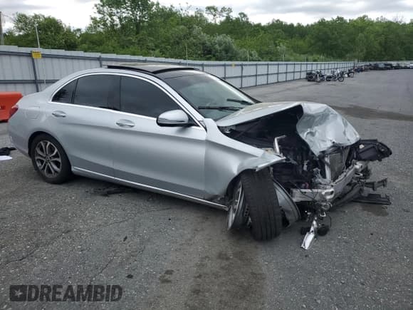 ✅ 2017 Mercedes-Benz C 300 • VIN: WDDWF4KB3HR306976 • Lot: 57585515. Listed on Copart with 33,222 mi. Free auction sales archive from the USA and detailed vehicle history report at DreamBid. Image 4.