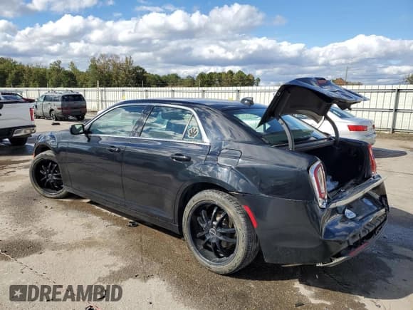 ✅ 2018 Chrysler 300 Touring • VIN: 2C3CCAAG4JH341926 • Lot: 90263395. Listed on Copart with 138,525 mi. Free auction sales archive from the USA and detailed vehicle history report at DreamBid. Image 2.