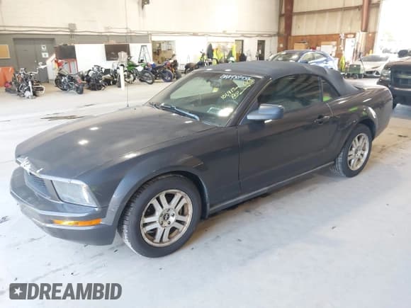 ✅ 2007 Ford Mustang Deluxe • VIN: 1ZVHT84N575330273 • Lot: 43074318. Listed on IAAI with 101,913 mi. Free auction sales archive from the USA and detailed vehicle history report at DreamBid. Image 2.