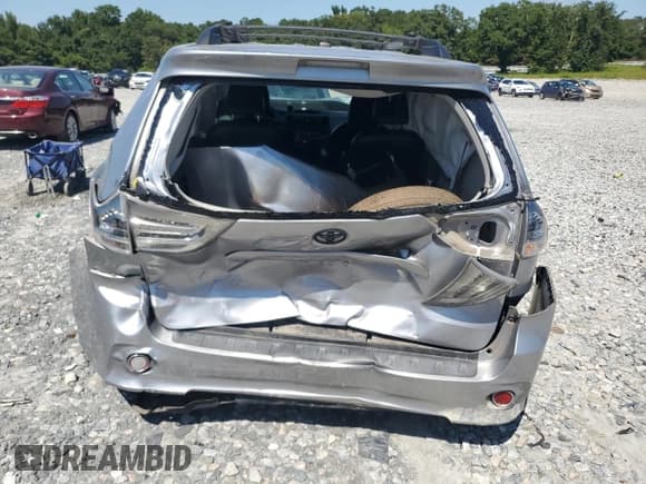 ✅ 2012 Toyota Sienna SE • VIN: 5TDXK3DC9CS183950 • Lot: 70873765. Listed on Copart with 180,359 mi. Free auction sales archive from the USA and detailed vehicle history report at DreamBid. Image 6.