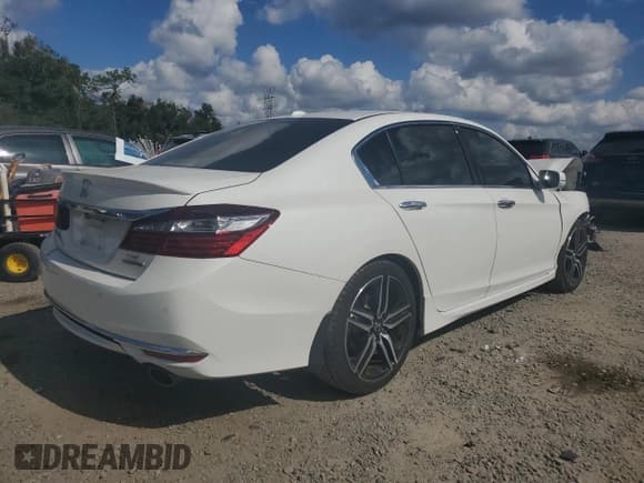 ✅ 2017 Honda Accord Touring • VIN: 1HGCR3F96HA045591 • Lot: 91858085. Wystawiony na Copart z przebiegiem 68 091 mil. Bezpłatny archiwum sprzedaży aukcyjnych z USA i szczegółowy raport historii pojazdu na DreamBid. Zdjęcie 3.