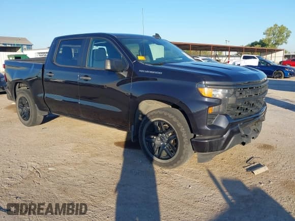 ✅ 2022 Chevrolet Silverado 1500 Custom • VIN: 1GCPABEK6NZ632456 • Lot: 43411842. Wystawiony na IAAI z przebiegiem 69 701 mil. Bezpłatny archiwum sprzedaży aukcyjnych z USA i szczegółowy raport historii pojazdu na DreamBid. Zdjęcie 1.