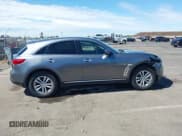 ✅ 2017 Infiniti QX70 • VIN: JN8CS1MWXHM415170 • Lot: 42788300. Wystawiony na IAAI z przebiegiem 128 468 mil. Bezpłatny archiwum sprzedaży aukcyjnych z USA i szczegółowy raport historii pojazdu na DreamBid. Zdjęcie 13.