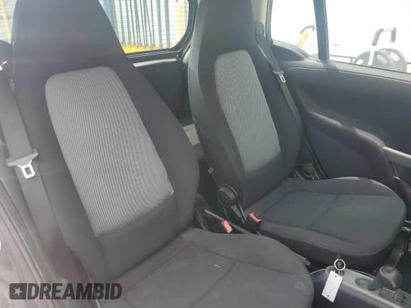 ✅ 2015 Smart fortwo Passion • VIN: WMEEJ3BA1FK798419 • Лот: 59226355. Опубликован ранее на Copart с пробегом 25 500 миль. Бесплатный доступ к архиву аукционных продаж из США и подробный отчёт об истории автомобиля на DreamBid. Изображение 10.