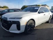 ✅ 2023 BMW i7 xDrive60 • VIN: WBY53EJ0XPCM51498 • Lot: 41259171. Wystawiony na IAAI z przebiegiem 18 346 mil. Bezpłatny archiwum sprzedaży aukcyjnych z USA i szczegółowy raport historii pojazdu na DreamBid. Zdjęcie 23.