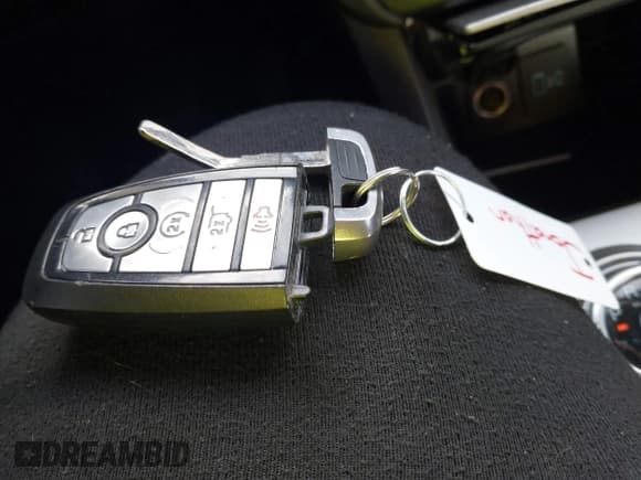 ✅ 2020 Ford Explorer XLT • VIN: 1FMSK8DH9LGB88851 • Lot: 43546314. Wystawiony na IAAI z przebiegiem 85 988 mil. Bezpłatny archiwum sprzedaży aukcyjnych z USA i szczegółowy raport historii pojazdu na DreamBid. Zdjęcie 11.