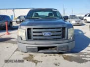 ✅ 2010 Ford F-150 XL • VIN: 1FTMF1CW0AKE74641 • Lot: 91422345. Wystawiony na Copart z przebiegiem 158 019 mil. Bezpłatny archiwum sprzedaży aukcyjnych z USA i szczegółowy raport historii pojazdu na DreamBid. Zdjęcie 5.
