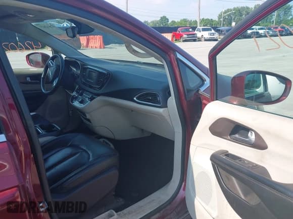 ✅ 2017 Chrysler Pacifica Touring L • VIN: 2C4RC1BG2HR593960 • Лот: 42602021. Опубликован ранее на IAAI с пробегом 135 359 миль. Бесплатный доступ к архиву аукционных продаж из США и подробный отчёт об истории автомобиля на DreamBid. Изображение 5.