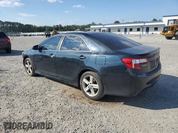 ✅ 2013 Toyota Camry L • VIN: 4T1BF1FK8DU674591 • Lot: 81210735. Wystawiony na Copart z przebiegiem 251 246 mil. Bezpłatny archiwum sprzedaży aukcyjnych z USA i szczegółowy raport historii pojazdu na DreamBid. Zdjęcie 2.