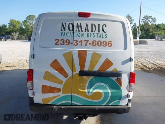 2015 Chevrolet City Express Cargo LT z VIN 3N63M0ZN6FK694790, wystawiony jako IAAI lot #42118264 z przebiegiem 82 991 mil mil oraz . Historia ofert i sprzedaży dostępna na DreamBid. Obrazek 17.